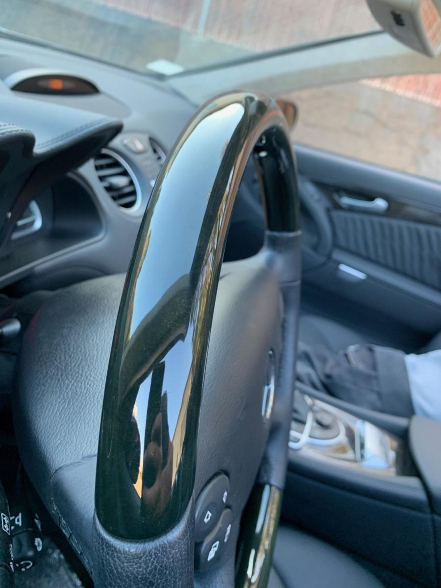 Детали интерьера Mercedes-Benz SL600 (R230) 2007 года  (фото 70 из 189)